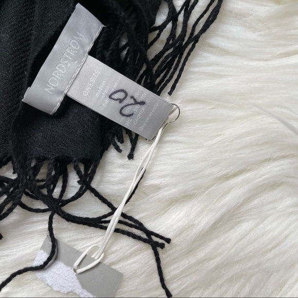 NEW NORDSTROM UNISEX SCARF / SHAWL - Picture 3 of 4